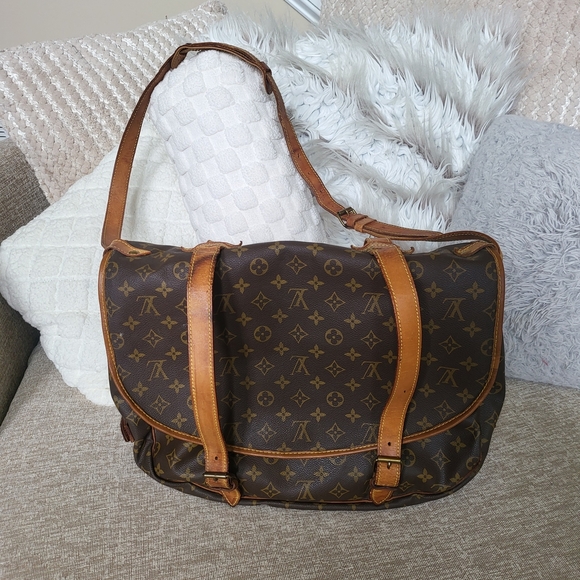 Louis Vuitton Monogram Saumur 43 Shoulder Bag..Authentic!! - Picture 1 of 16